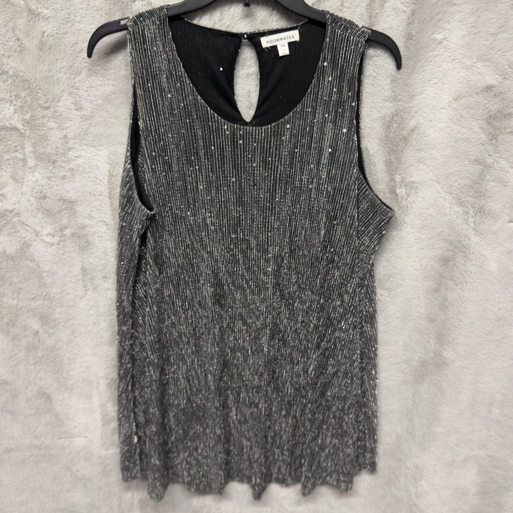 ROOMMATES 1X Silver Sparkle Pleated Sleeveless‎ Tank Top Keyhole Button Back